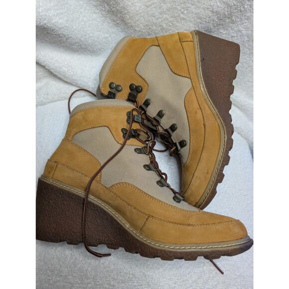 Timberland Women Boots, Amston Wheat Nubuck Leather Wedge Booties, Sz 8.5 - Picture 9 of 10